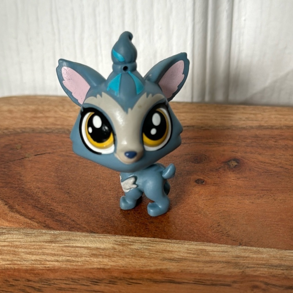 Littlest Pet Shop #92 Barkley Woofley Yorkie Terrier Dog Blue Gray LPS Barcode